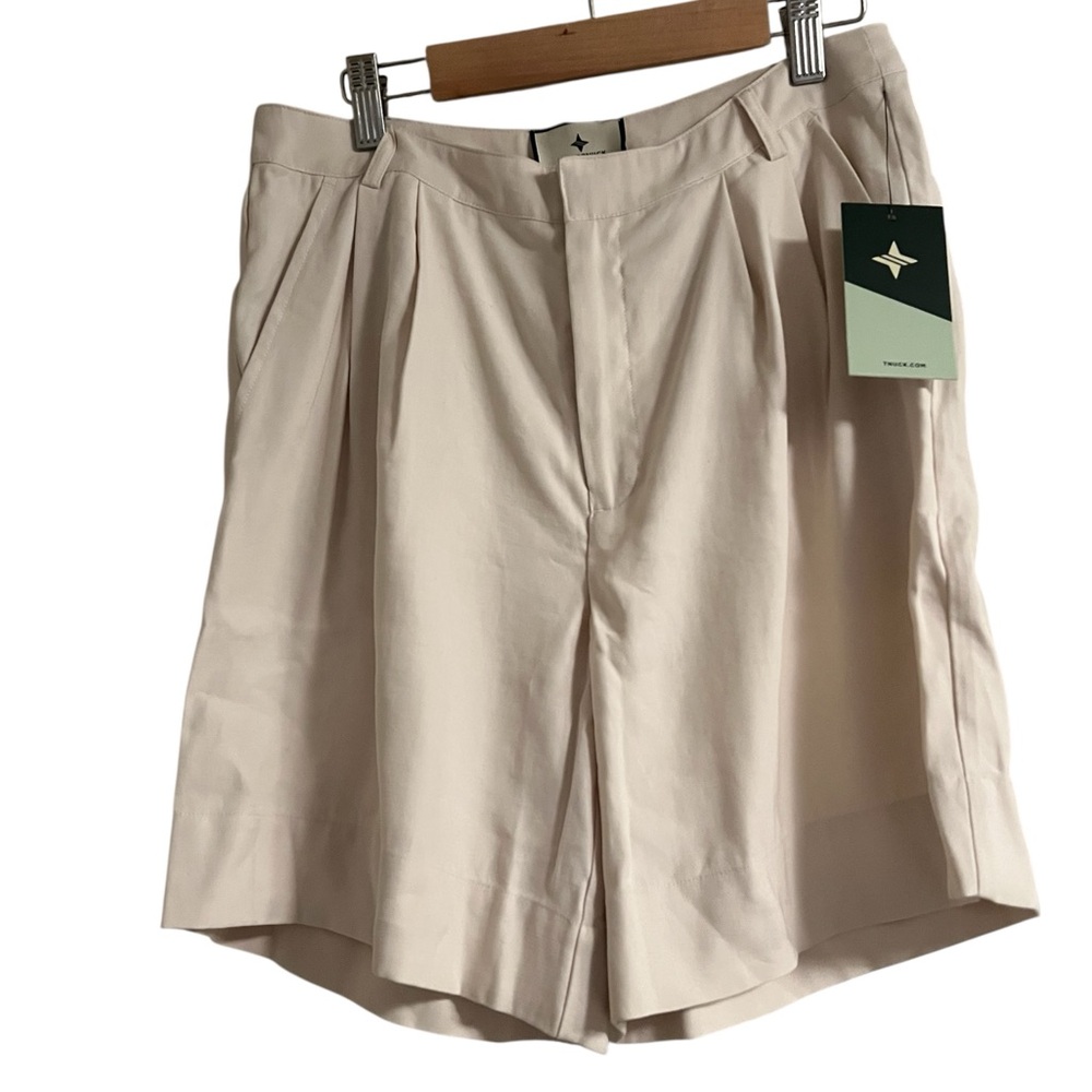 Turkernuck beige Bermuda shorts size 2 NWT